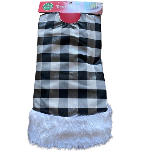 Winter Wonder Lane Buffalo Check 48" White & Black Tree Skirt - Picture 5 of 16